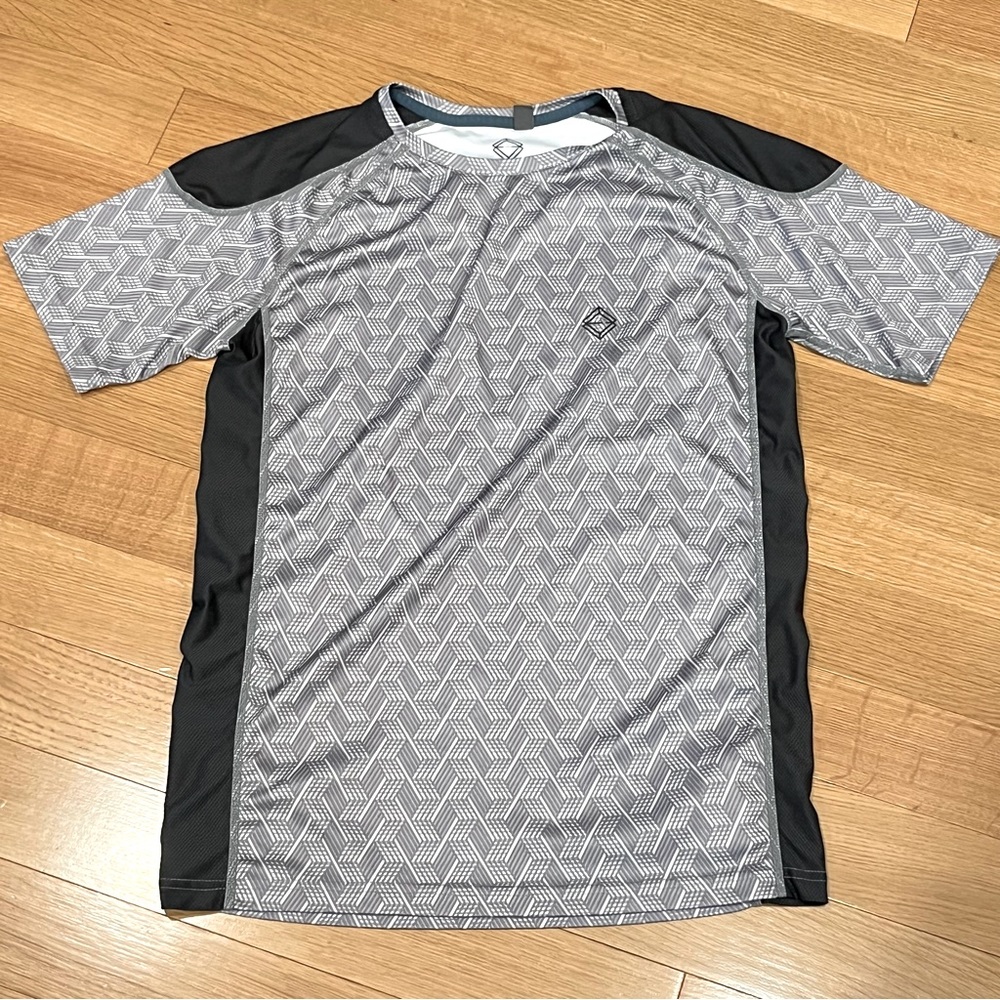 Topman Active Side Vent Tee - S